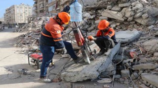 İskenderunda enkazlardan deliller toplanıyor