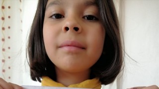 Isparta’da 8 yaşındaki kız, kumbarasını depremzede akranlarına bağışladı