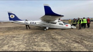 Ispartada motoru arızalanan eğitim uçağı zorunlu iniş yaptı: 2 yaralı