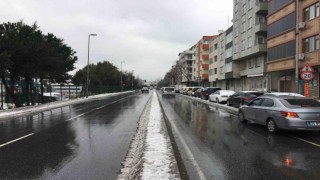 İstanbula beklenen kar yağışı geldi sevinci yarım kaldı “Deprem nedeniyle üzüntümüz daha ağır basıyor”