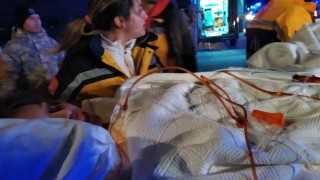 İstanbula deprem bölgelerinden 51 yaralı getirildi