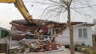 İstanbulun içme suyu havzasına yapılan 22 kaçak yapı yıkıldı