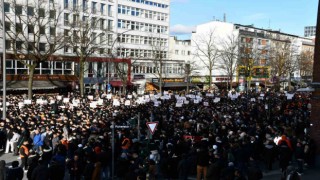 İsveçte Kuran-ı Kerimin yakılması Hamburgda protesto edildi