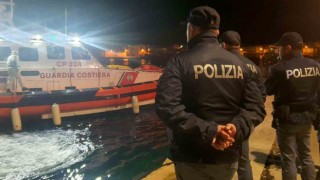 İtalyada göçmen teknesinden 8 ceset çıkarıldı