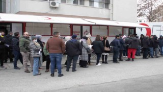 İzmirde deprem bölgesi için kan bağışı seferberliği