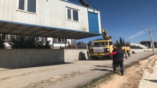 İzmit Belediyesi, Adıyamanda konteyner ve çadırları yerleştirmeye başladı