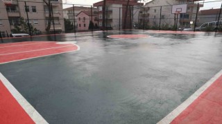 İzmit Belediyesinden gençlere yeni basketbol sahası
