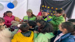 Jandarmadan depremzede çocuklara moral etkinliği