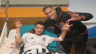 Josef de Souza, depremzede Arda Can ve Cenk ile bir araya geldi