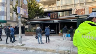 Kadıköyde kontrolden çıkan lüks otomobil restorana daldı