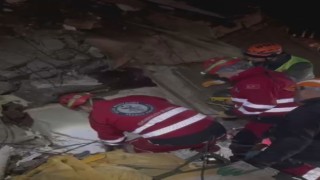 Kahramankazan Belediyesi, deprem bölgesinde enkaz çalışmalarına yardım ediyor