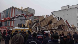 Kahramanmaraş Elbistanda da binalar yıkıldı