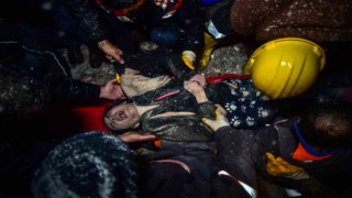 Kahramanmaraş Elbistanda enkaz altında yaşam mücadelesi verdiler