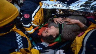 Kahramanmaraşta anne-kız depremin 101inci saatinde enkaz altından çıkartıldı