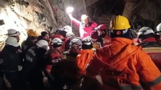 Kahramanmaraşta bir genç daha enkazdan çıkartıldı