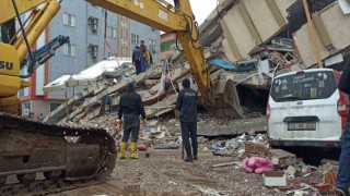 Kahramanmaraşta en az 300 bina yıkıldı