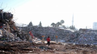 Kahramanmaraşta enkazların arasında çocuk olmak