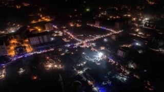 Kahramanmaraşta geceyi arama kurtarma çalışmaları aydınlattı