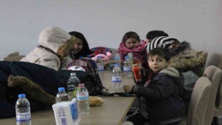 Kahramanmaraştan İzmire ilk depremzede kafilesi geldi