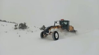 Kapanan köy yolları açılıyor