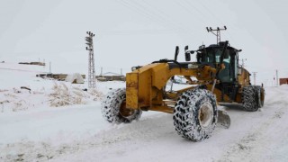 Kar Kaplanları kapalı yolları açmak için seferber oldu