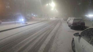 Kar yağışı Adıyaman'da ulaşımı aksattı