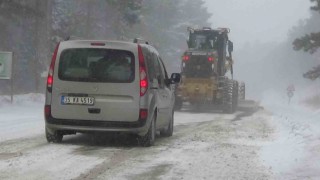 Kar yağışı nedeniyle Kazdağlarında ulaşım güçlükle sağlanıyor