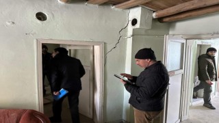 Karakoçanda hasarlı binalar kontrol ediliyor