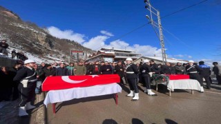 Kardeşi, yengesi ve yeğenini enkaz altından çıkartan uzman çavuş Esat Alkurt yaşadığı çaresizliği gözyaşları ile anlattı