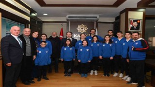 Karesi Belediyesporun şampiyonları makamda