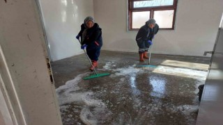 Kareside depremzedeler için tahsis edilen evler temizleniyor