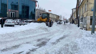 Karlıova Belediyesinden kar mesaisi