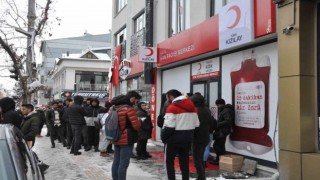 Karsta vatandaşlar kan merkezlerine koştu