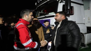 Kartal Belediyesinin yardım tırları, deprem bölgelerine hareket etti