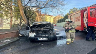 Kartalda hafif ticari araç alev alev yandı