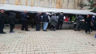Kaşta depremzedelere sıcak yemek desteği