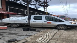 Kastamonu Belediyesi deprem bölgelerinde yararları sarmaya devam ediyor