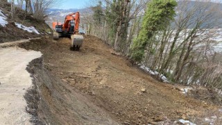 Kastamonuda heyelan sebebiyle kapanan yol ulaşıma açıldı