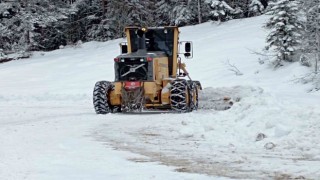 Kastamonuda kar yağışı sebebiyle 169 köy yolu ulaşıma kapandı