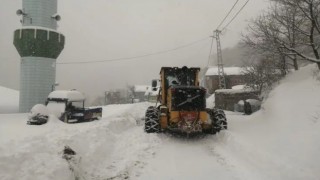 Kastamonuda kar yağışı sebebiyle 480 köy yolu ulaşıma kapandı
