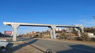 Kastamonuda yaya üstgeçidinin tabliye montajı yapıldı