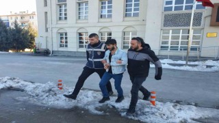 Kasten öldürme suçundan aranıyordu, polisten kaçamadı