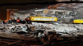 Kayapınar İlçe Belediyesi ekipleri deprem bölgesinden 19 kişiyi canlı çıkardı