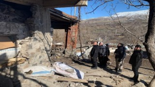 Kaymakam Yılmaz, depremde hasar gören evleri inceledi