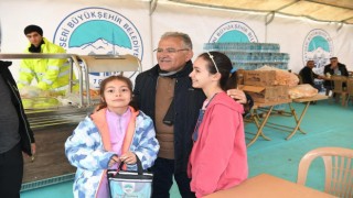 KAYMEKin Kışlık Örgüleri Depremzedeleri Isıtıyor