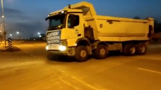 Kayseri Büyükşehirden deprem bölgesine 5 kamyon, 1 pikap ve 1 karavan daha sevk edildi