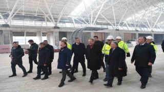 Kayseri protokolü Kayseri Havalimanı Yeni Terminal Binası Çalışmalarını Yerinde İnceledi