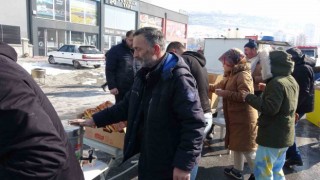 Kayseride depremzedeler sıcak çay ve çorba ile karşılanıyor
