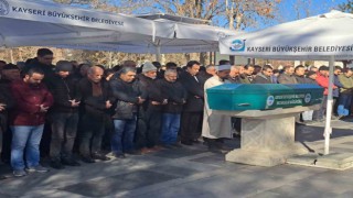 Kayserili öğretmenin ailesi depremde hayatını kaybetti