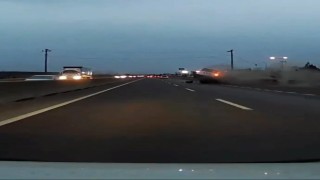 Kaza anı araç kamerasına saniye saniye yansıdı
